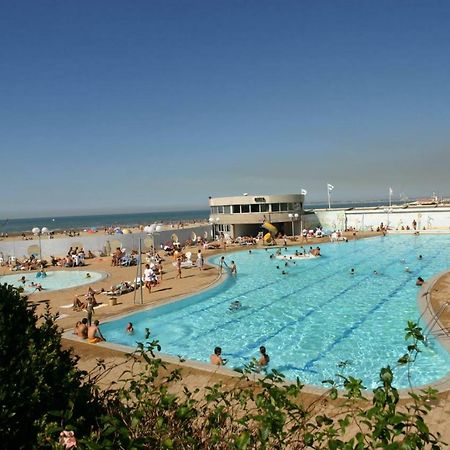 La Reine Des Plages Cls Deauville Трувил сюр Мер Екстериор снимка