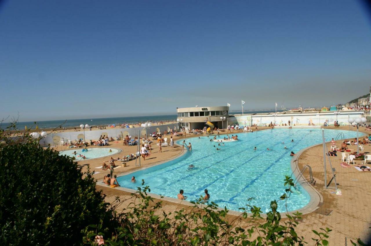 La Reine Des Plages Cls Deauville Трувил сюр Мер Екстериор снимка